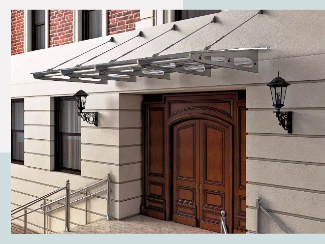 Металлические козырьки от 618 руб. в Соликамске